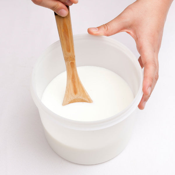 Trộn đều sữa tươi và men cái