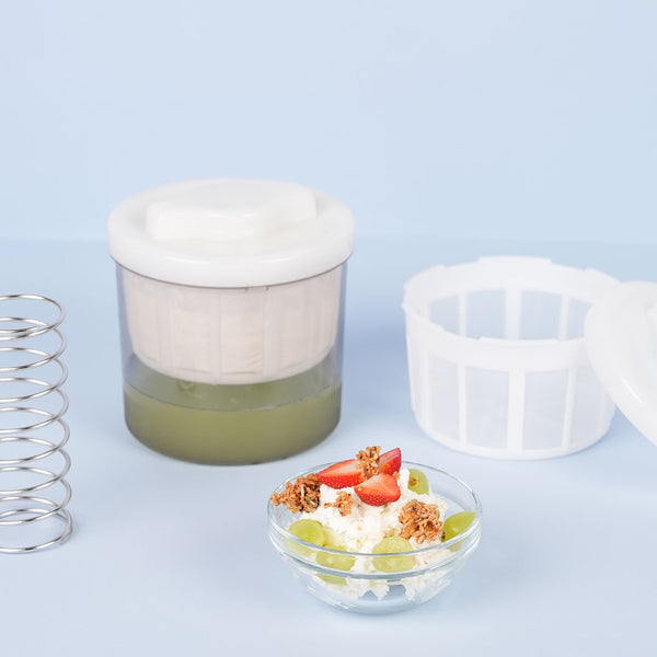 Thưởng thức sữa chua Hy Lạp cùng topping hoa quả